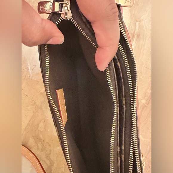 Louis Vuitton Pochette Liv - Picture 6 of 16